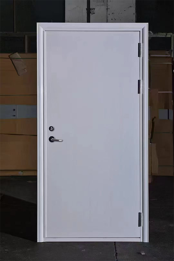 社区活动中心加装门源防火门保障居民安全